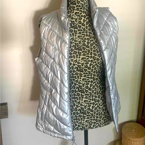 Gap MED silver vest - Picture 2 of 2
